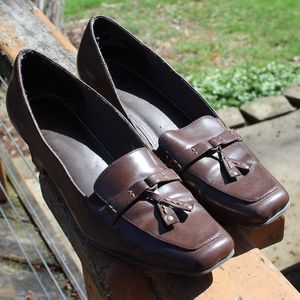 Strategy Heels Brown Sz 8.5 M 2 In heel